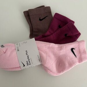 Nike socks (L W10-13;M8-12)